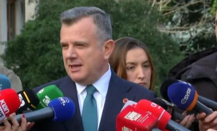 Tensionet në Kuvend, Balla jashtë sallës: Sa herë Kosova ka një festë, Saliu e bën një dëm në Shqipëri, nuk është lajm