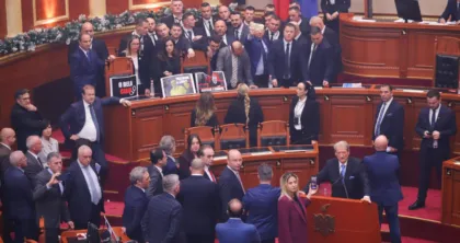 Tensionet në Kuvend, Bardhi: Mirënjohjen çdo deputeti, sot u ngrit në lartësinë e detyrës për t’i shërbyer interesit publik