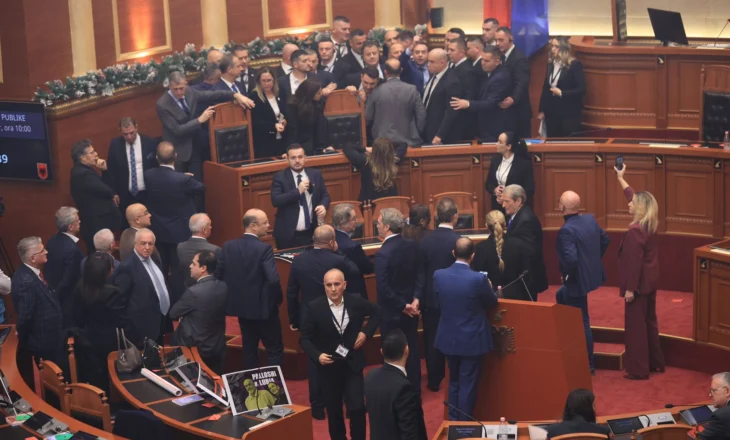 Tensionet në Kuvend, PS kërkon përjashtimin e 29 deputetëve të PD: Akte dhune të mirëorganizuara