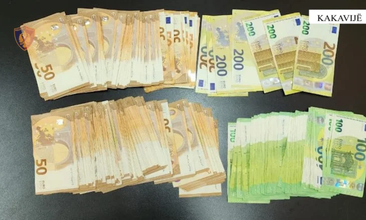 Tentoi të nxirrte nga Shqipëria 22 mijë euro të padeklaruara, procedohet penalisht 54-vjeçari në Kakavijë
