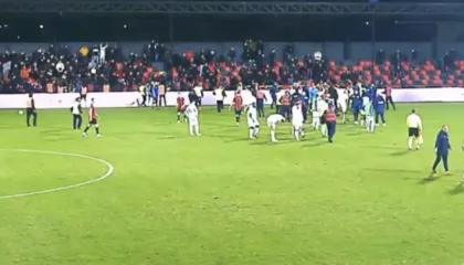 Teuta thirrje FSHF-së: Merrni masa për dhunën në Vlorë, lojtarët tanë u goditën