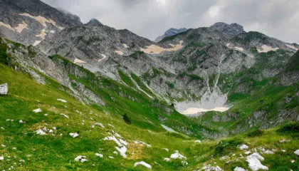 The Guardian : Shqipëria dhe Kosova, destinacionet e fshehura të Ballkanit që po magjepsin Evropën