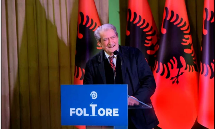 Thellohet përplasja në selinë blu, Berisha shton sulmet ndaj grupit armiqësor, i përgjigjen ashpër Salianji dhe…