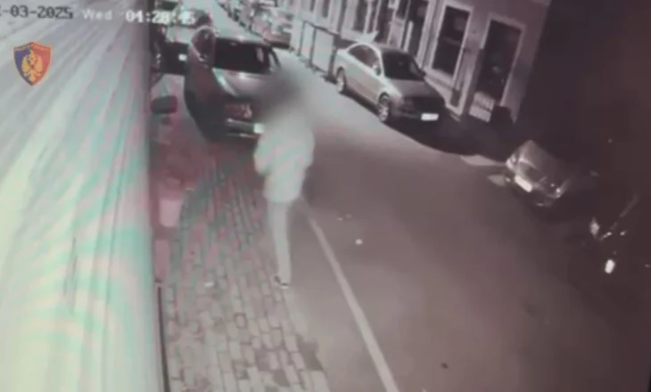 Thyente xhamat e makinave dhe ndërtesave e më pas kryente vjedhjet, arrestohen autori në Tiranë, në pranga edhe një person tjetër