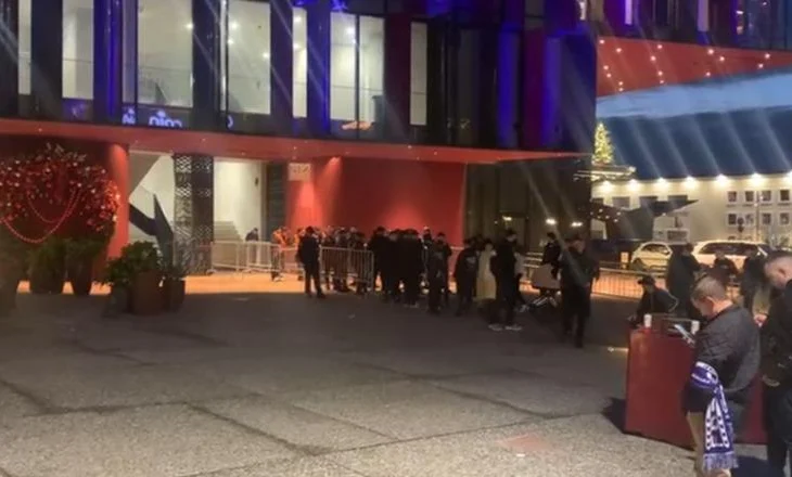 Tirana – Partizani derbi i shumë problemeve, nis futja e tifozëve në stadiumin ‘Air Albania’