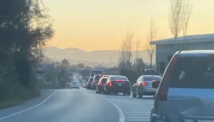 Trafik i rënduar automjetesh në Rrugën e Arbrit