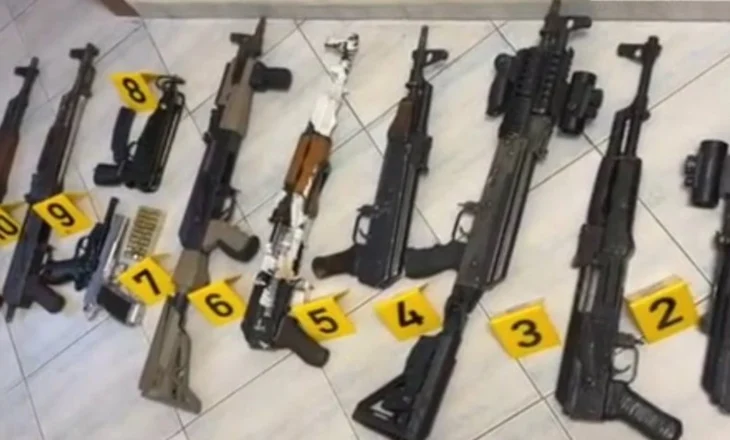 Trafikuan armë nga Kosova në Shqipëri, Prokuroria Tiranë dërgon në gjykim 8 persona