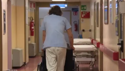 Tragjedi në familje, nënë e bijë humbin jetën nga helmimi gjatë darkës së Krishtlindjes! Nën hetim disa persona përfshirë edhe mjekët