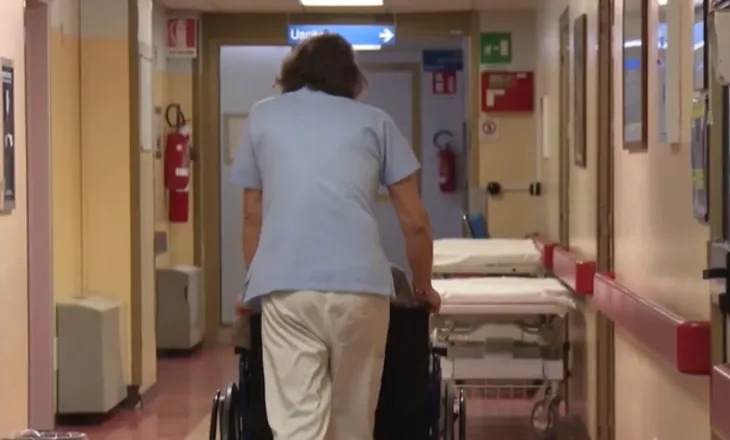 Tragjedi në familje, nënë e bijë humbin jetën nga helmimi gjatë darkës së Krishtlindjes! Nën hetim disa persona përfshirë edhe mjekët