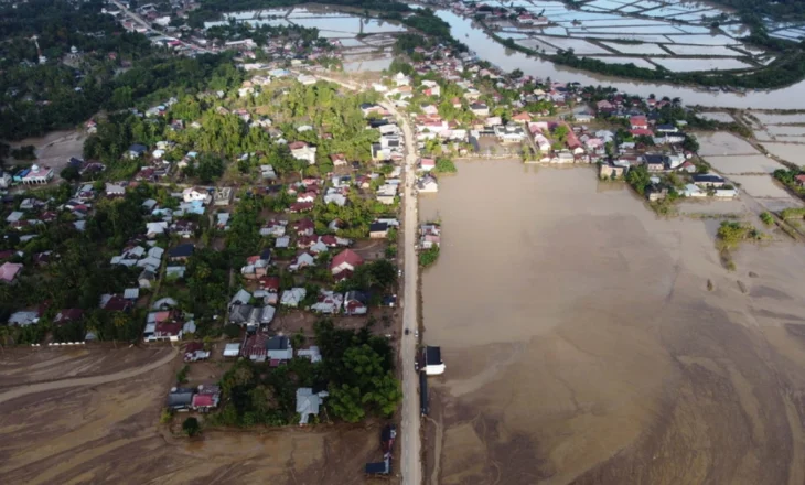 Tragjedi në Indonezi/ 950 të vdekur dhe 270 të zhdukur, pas përmbytjeve shkatërruese