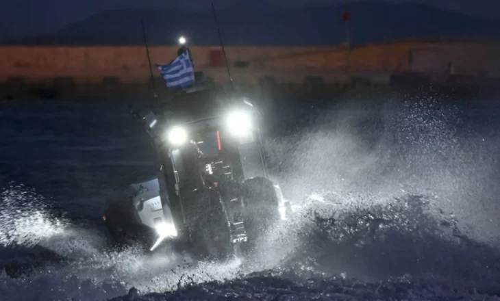 Tragjedi në Jug të Kretës, fundoset varka, 18 persona humbin jetën