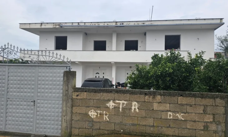 Tragjedia në familjen Boba/ I mituri ndërroi jetë pas sulmit me thikë në zemër, familja largohet, banesa me qira braktiset