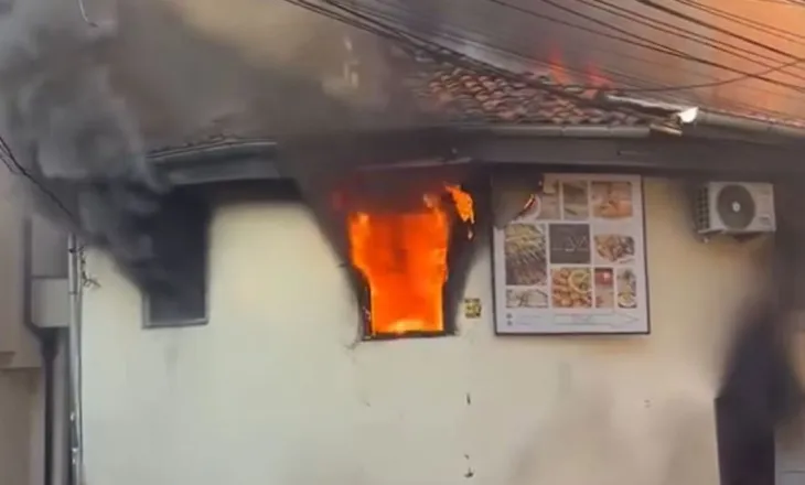 Tragjike/ Shkrumbohet nga flakët banesa në Prizren, humb jetën foshnja 1-vjeçare