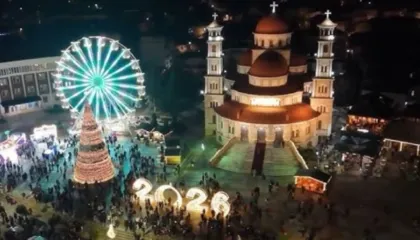“Travel and Tour World”: Korça, destinacioni dimëror që magjeps turistët e huaj me atmosferën festive