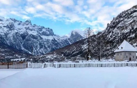 Travel and Towr: Eksploroni Alpet e Shqipërisë! Boga dhe Qafa e Thorës, ideale për aventura dimërore