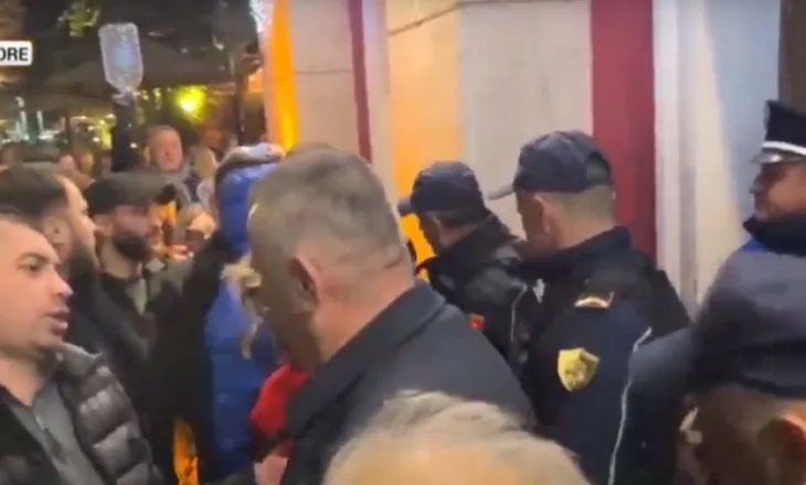 Tre ditë pa ujë/ Qeveria i lë në mëshirë të fatit, qytetarët e Vlorës protestë, mblidhen tek Teatri ‘Petro Marko’