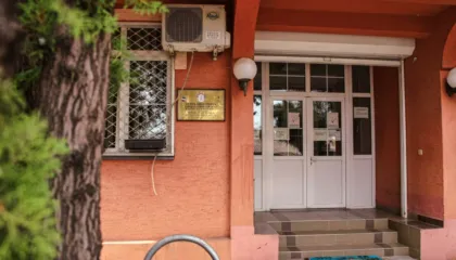 Tre ditë para zgjedhjeve, Serbia hap vende të reja pune në institucionet e saj shëndetësore në Kosovë