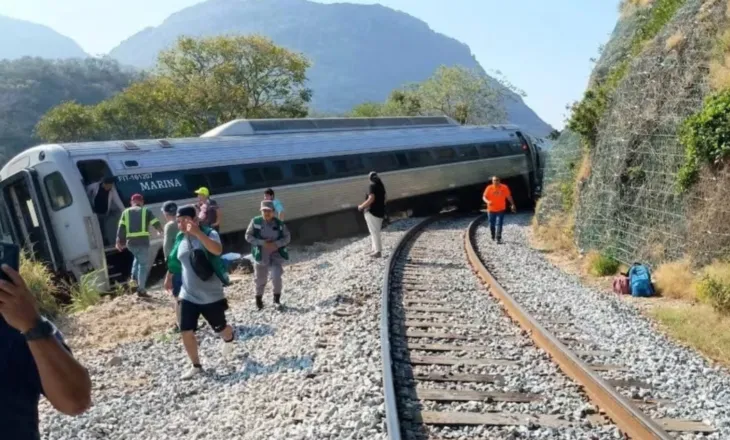 Treni del nga shinat në Meksikë, 13 të vdekur dhe rreth 100 të plagosur