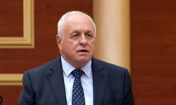 Tritan Shehu kërkon bllokimin e shitjes së fostoksinës në farmacitë bujqësore