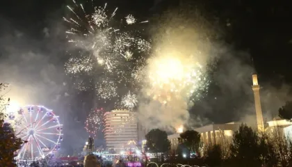 Troket 2026! Spektakël fishekzjarrësh në çdo qytet në vendin tonë, Top Channel ju uron Gëzuar Vitin e Ri