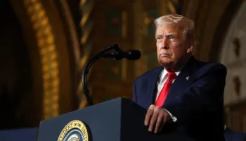 Trump i thotë presidentit kolumbian të “kujdeset për barkun”