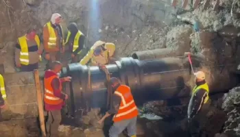 Tubi i çarë i ujit në Vlorë, si dritat e ikura të Qyteti Studenti në dimrin e ‘90-ës