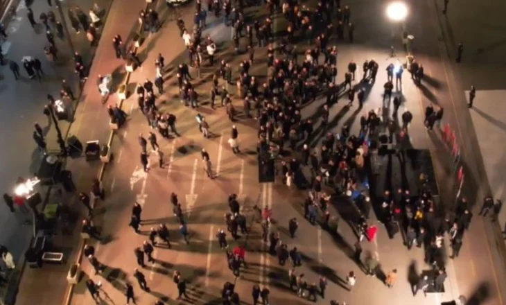 Tubimi i tretë i opozitës/ Gazetari zbulon detaje: Berisha njofton se do të ketë foltore në qytete të tjera