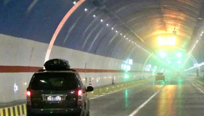Tuneli më i gjatë i autostradës në botë hapet për trafik