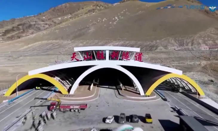 Tuneli më i gjatë në botë/ Kina hap për qarkullim tunelin 22.13 km, një vepër e jashtëzakonshme inxhinierike