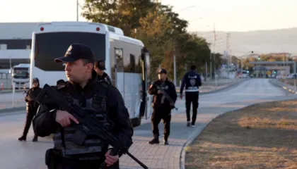 Turqia arreston 115 pjesëtarë të dyshuar të IS-it që po planifikonin sulme për Vitin e Ri