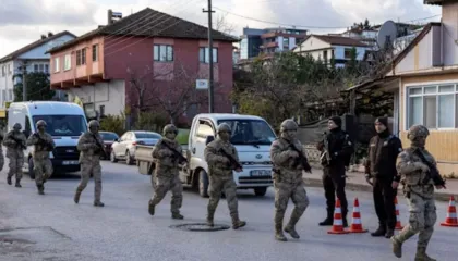 Turqia godet ISIS, arreston 357 të dyshuar në një operacion të zgjeruar
