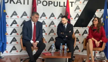 U betua mes zhurmës dhe flakadanëve, Endri Shabani merr zyrtarisht detyrën si Avokat i Popullit