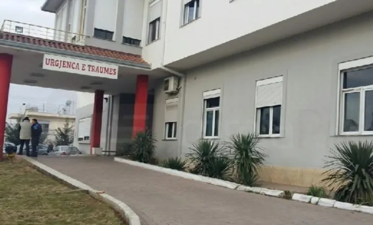 U dëmtua në fytyrë nga lëndët piroteknike, 15-vjeçari nga Durrësi dërgohet me urgjencë te Trauma