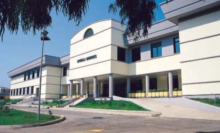 “U fikën dritat gjatë operacionit të 15-vjeçarit”, spitali i Durrësit reagon publikisht për rastin e Erion Bobës, si qëndron e vërteta