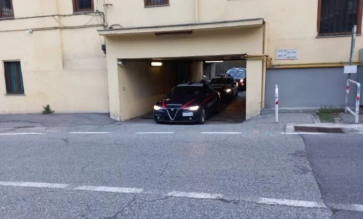 U fut për të grabitur në një shtëpi në Itali, shqiptari dhunohet rëndë nga banorët, policia i sekuestron eurot dhe sendet e vjedhura