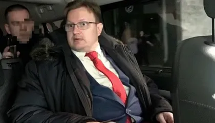 U kap duke dhënë informacione sekrete tek inteligjenca amerikane, diplomati rus dënohet me 12 vjet burg për tradhti, momenti i arrestimit