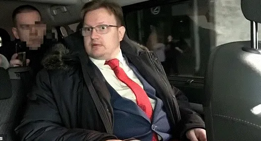 U kap duke dhënë informacione sekrete tek inteligjenca amerikane, diplomati rus dënohet me 12 vjet burg për tradhti, momenti i arrestimit