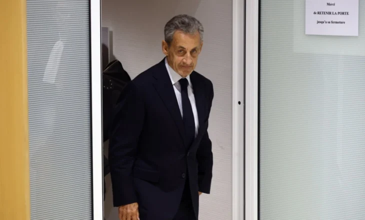 “U luta të duroja”, Libri i Sarkozisë rrëfen 20 ditët që kaloi në burg: Më bëri përshtypje mungesa e ngjyrave, dominonte grija