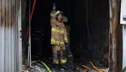 U përfshinë nga flakët ndërsa flinin në dhomat e tyre, 16 viktima nga zjarri në një azil pleqsh