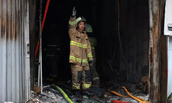 U përfshinë nga flakët ndërsa flinin në dhomat e tyre, 16 viktima nga zjarri në një azil pleqsh