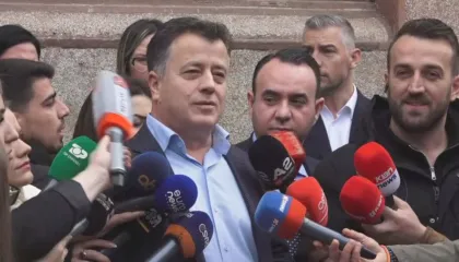 U përjashtua për 30 ditë nga Kuvendi, Noka: Dha urdhër Gysi, nuk e njohim vendimin