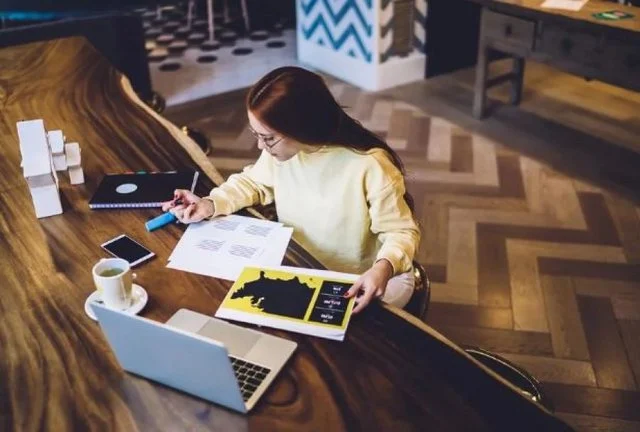 U pushua nga puna sepse shkonte shumë herët në punë, rasti që ka ndezur debat në Spanjë