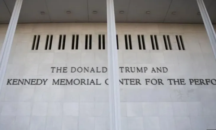 U vendos që Qendrës Kennedy t’i shtohej edhe emri i Trump, artistët anulojnë shfaqjet: Nuk mund të lejojmë që…