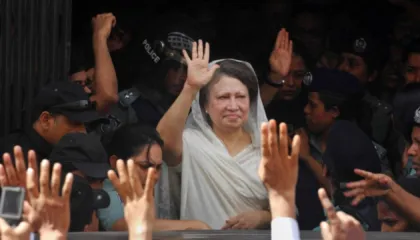 U zgjodh kryeministrja e parë grua në Bangladesh, ndërron jetë në moshën 80-vjeçare Khaleda Zia
