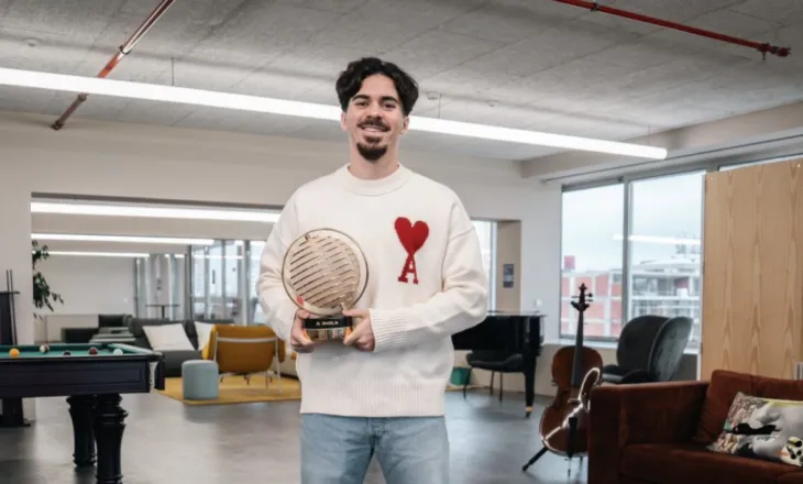 U zgjodh nga ‘Bola’ personaliteti i vitit 2025, Vitinja në radarin e Real Madrid