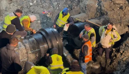 Uji rikthehet pjesërisht në Vlorë, rregullohet defekti por qyteti nuk furnizohet me kapacitet të plotë