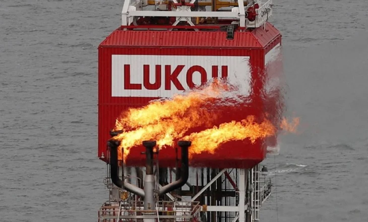 Ukraina godet platformën naftëmbajtëse ruse në Detin Kaspik, ndalohet prodhimi