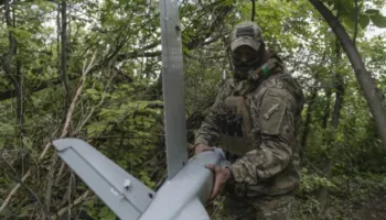Ukraina sulmon për 17 orë me radhë Rusinë, Kremlini njofton se rrëzoi 16 dronë