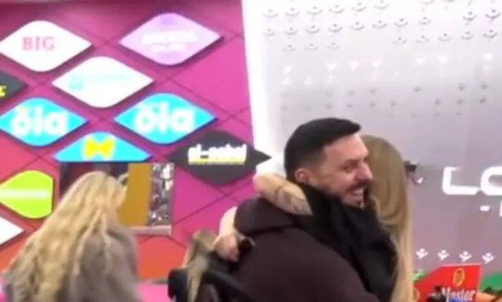 “Unë e di që më do”. Përqafime dhe batuta mes Mirit dhe Selinës në B