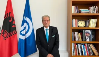 “Uroj përzemërsisht qytetarët e lirë “/ Berisha përshëndet Kosovën: Kurti fitore të thellë